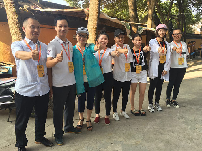 渝江悦组织员工参加公益活动